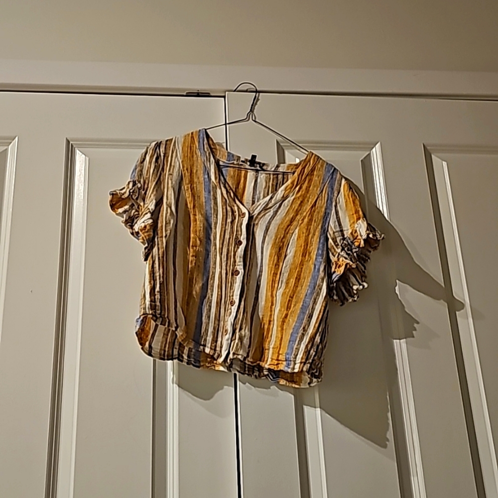 Striped linen shirt. Size:  Small Brand: Drew